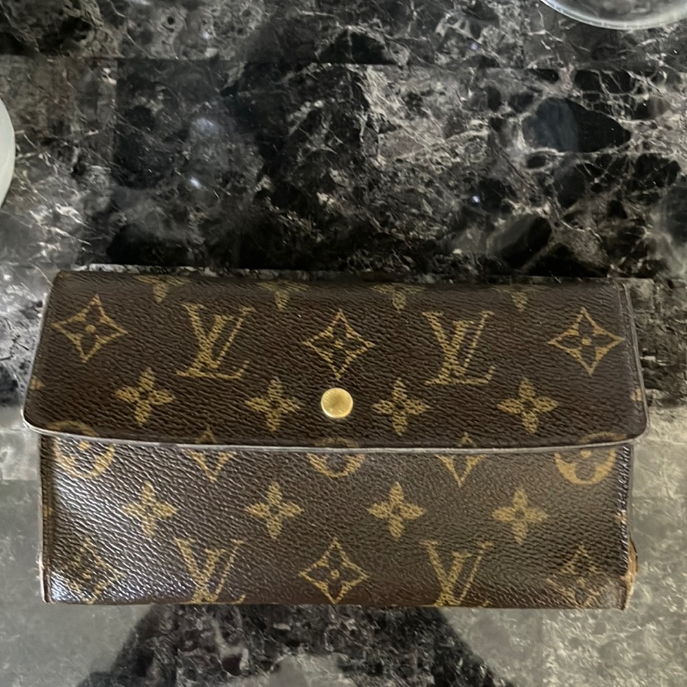 Louis Vuitton wallet - Picture 1 of 3